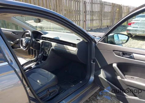 2021 Volkswagen Passat 2.0T Se z USA, uszkodzony, nr VIN 1VWSA7A38MC010350